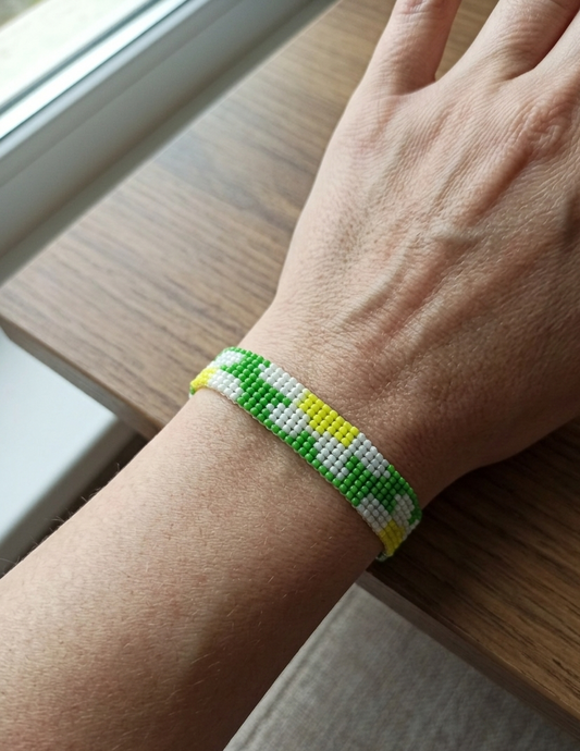 Handmade Daisy Flower Beaded Bracelet | Green and Yellow Floral Loomed Jewelry | Unisex Botanical Seed Bead Wristband